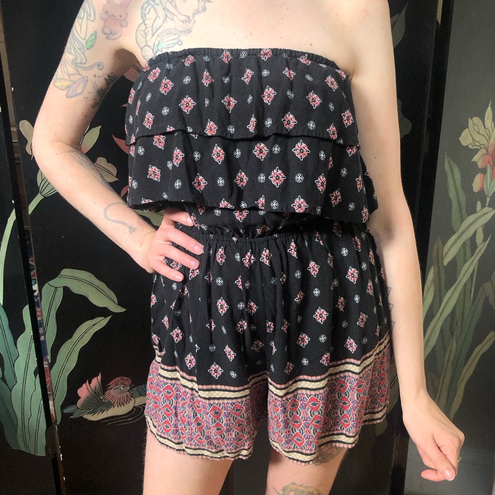 Adorable Hollister Strapless Romper, perfect for summer
